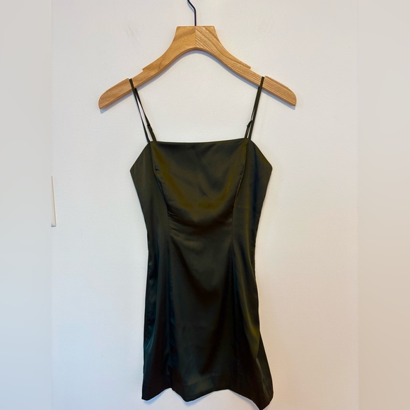 Aritzia Sunday Best Shimmer Satin Dress NWT , sz : 00 - Picture 7 of 8